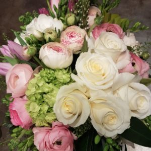 Bouquet di rose, peonie e ortensie